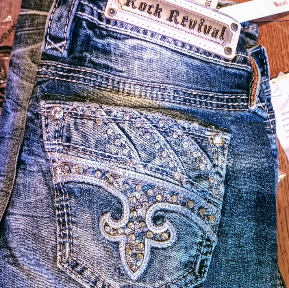 🥰NWT SUPER BLING 'Liri' boot Rock Revival Jeans